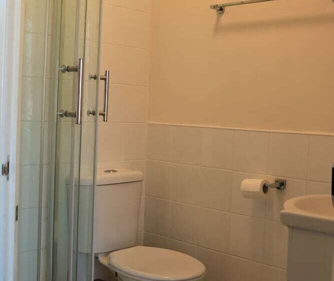 スタンダードシングルルーム, Captain Howey