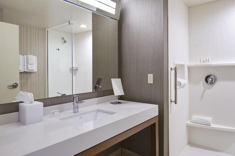 스탠다드 룸 킹사이즈 침대, Courtyard By Marriott Jackson