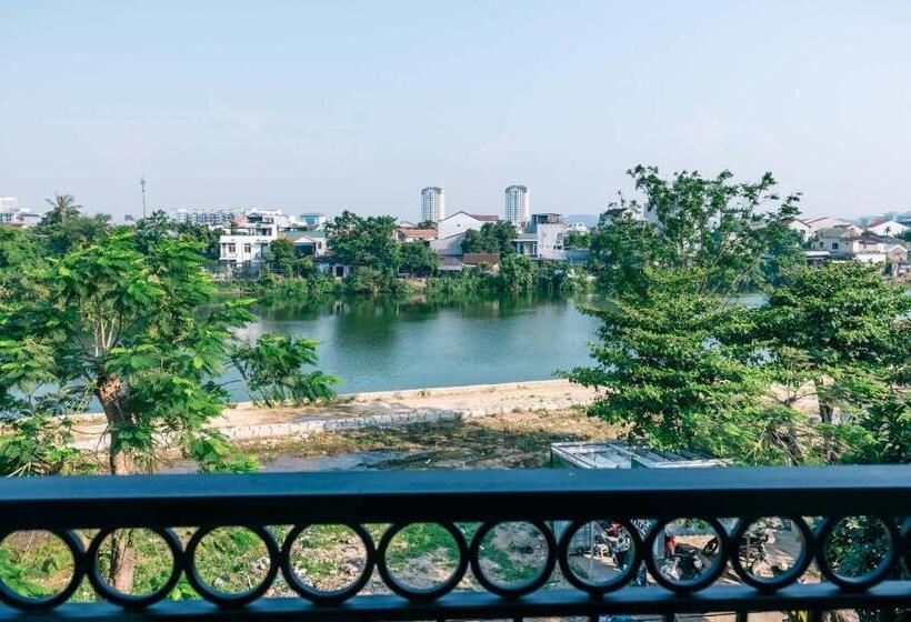اتاق استاندارد سه تخته با بالکن, Orchid Riverside Villa