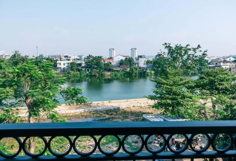 اتاق استاندارد سه تخته با بالکن, Orchid Riverside Villa