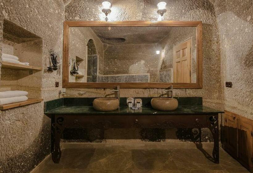 جناح, Lunar Cappadocia