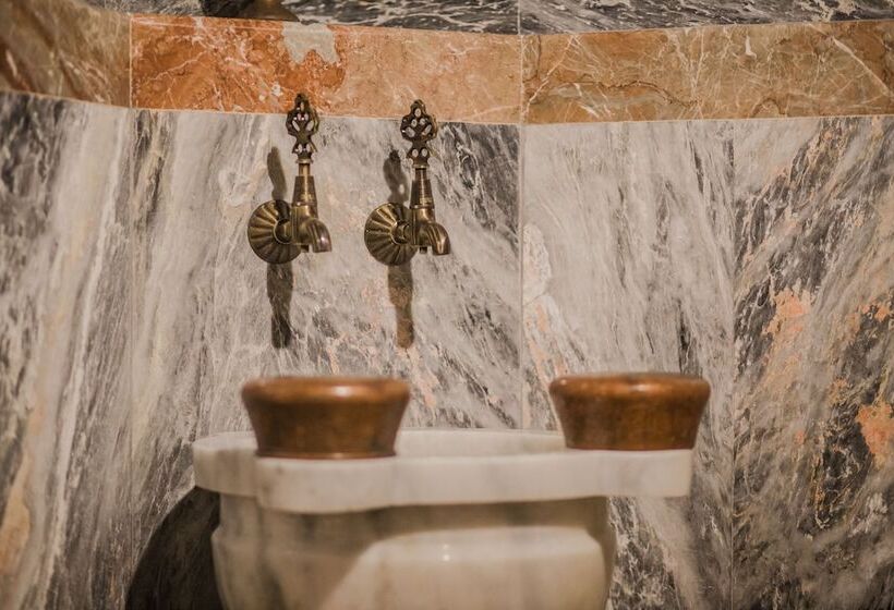 جناح, Lunar Cappadocia