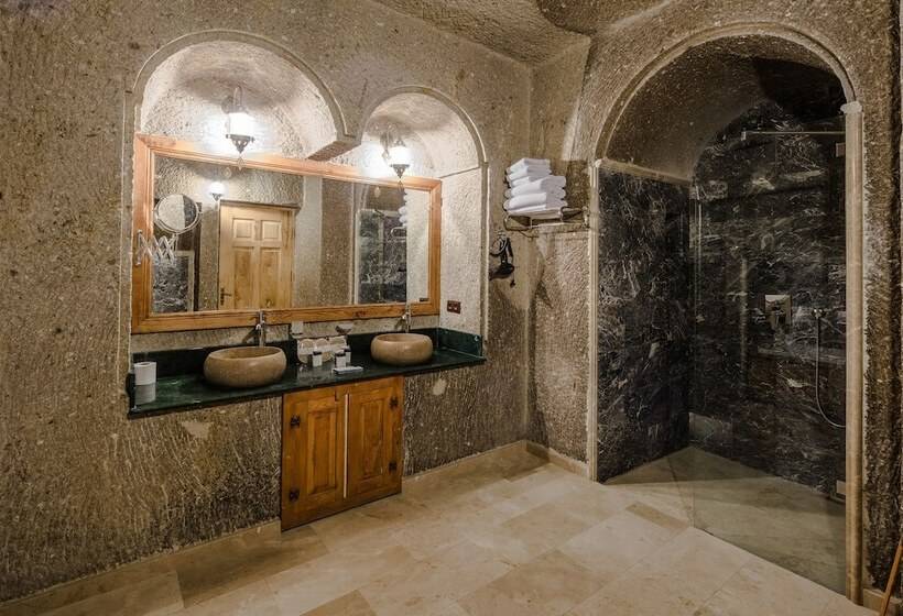 غرفة سوبيريور ثلاثية, Lunar Cappadocia