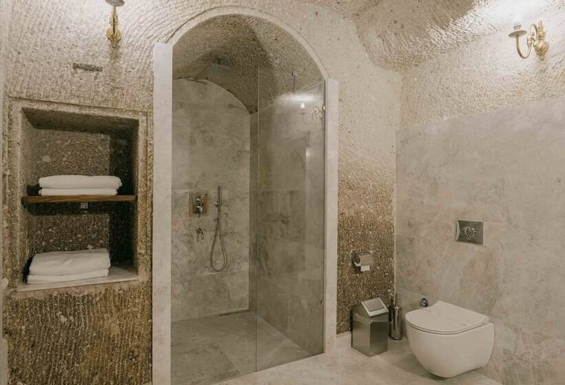 غرفة قياسية رباعية, Lunar Cappadocia