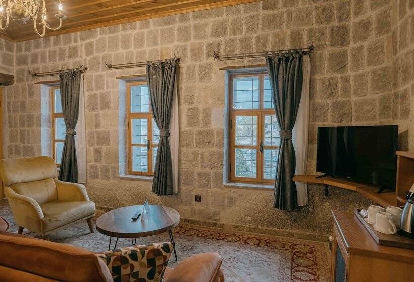 غرفة قياسية رباعية, Lunar Cappadocia