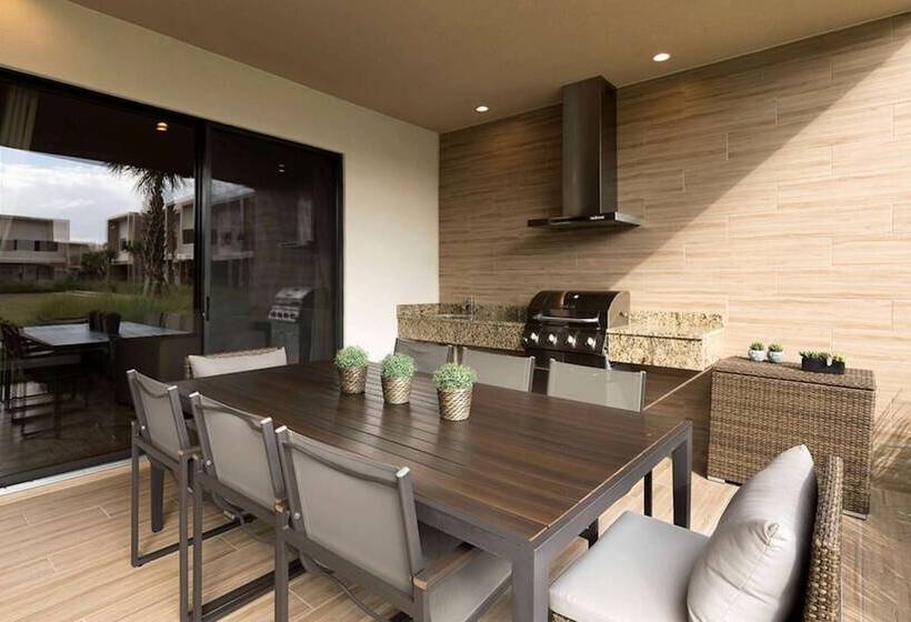 וילה עם 4 חדרי שינה, Magic Village Views Trademark Collection By Wyndham