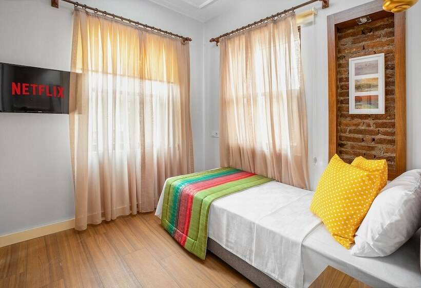 اتاق استاندارد یک نفره با چشمانداز دریا, Mono