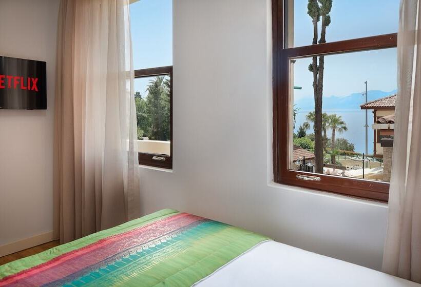 اتاق استاندارد با چشمانداز دریا, Mono