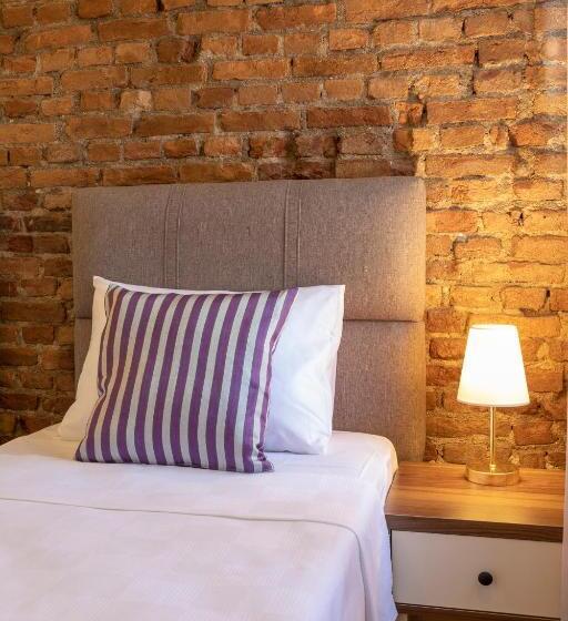 اتاق استاندارد با چشمانداز شهر, Mono