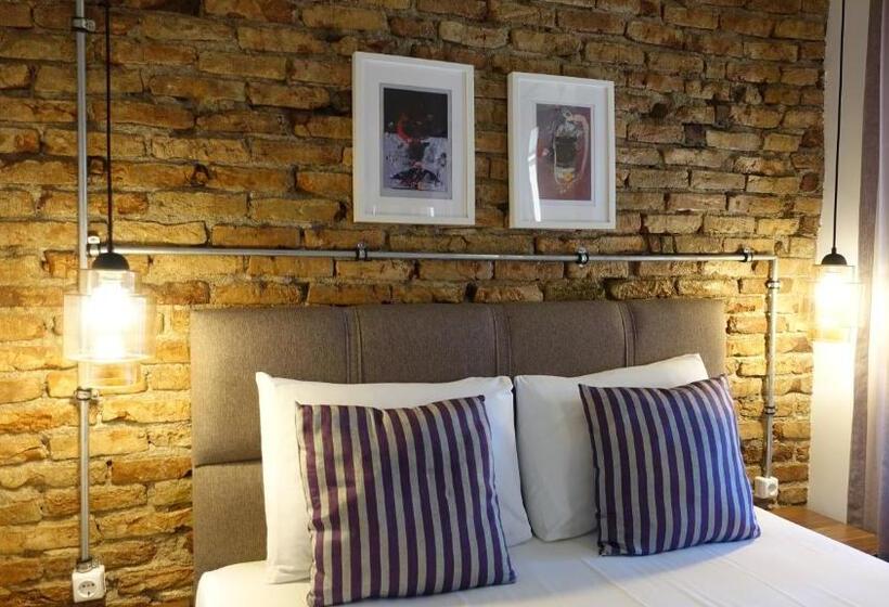 اتاق استاندارد با چشمانداز شهر, Mono