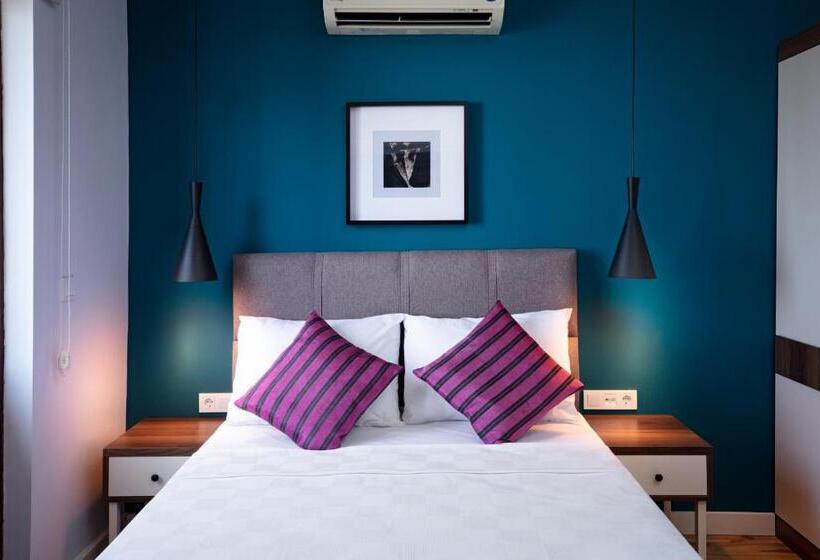 اتاق لوکس با بالکن و چشمانداز دریا, Mono