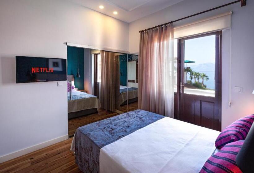 اتاق لوکس با بالکن و چشمانداز دریا, Mono