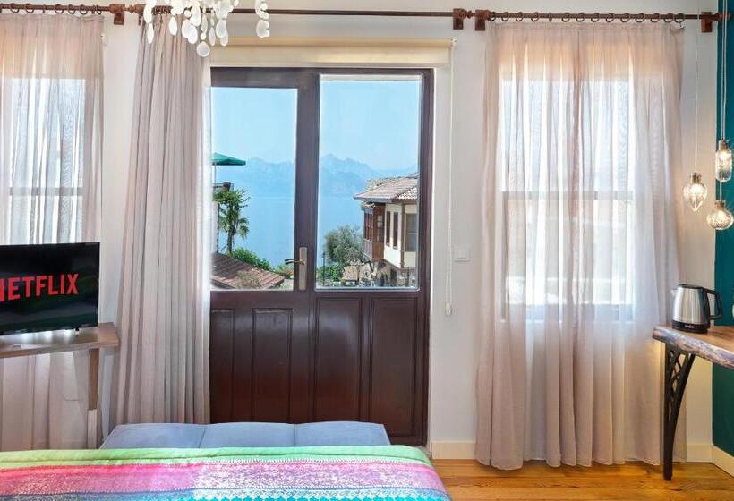 اتاق لوکس با بالکن و چشمانداز دریا, Mono