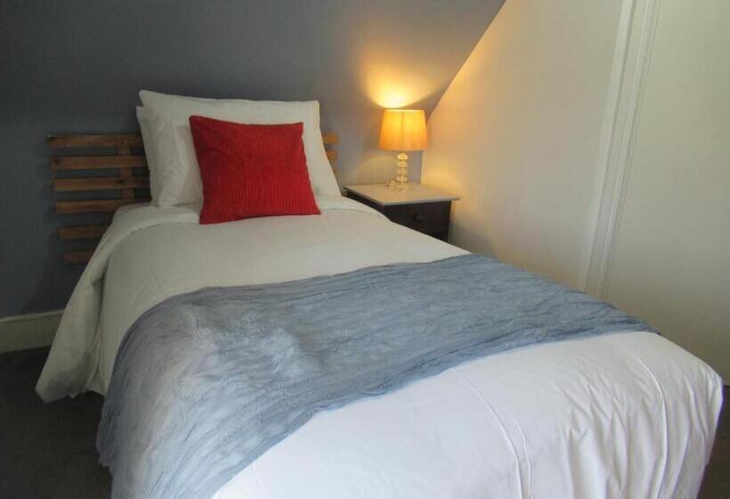 スタンダードシングルルーム, Captain Howey