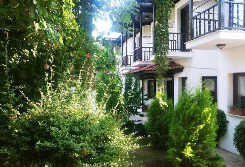 اتاق خانوادگی با چشم‌انداز باغ, Nehir Dalyan Boutique Otel