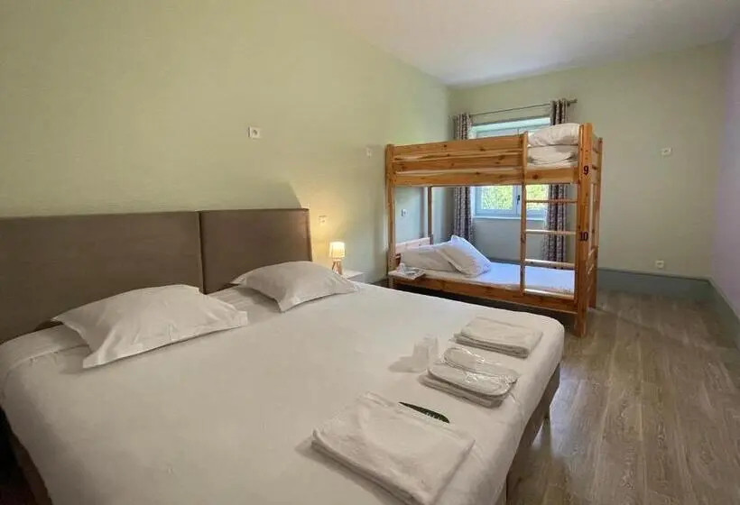 اتاق استاندارد چهارنفره با سرویس بهداشتی مشترک, La Maison Verneuil