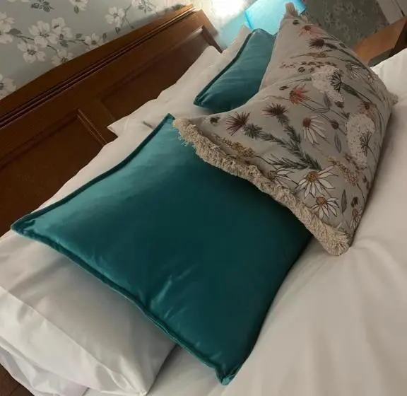 ファミリールーム, The Bull