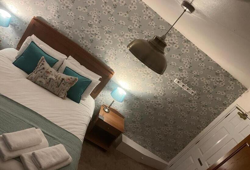 חדר משפחתי, The Bull