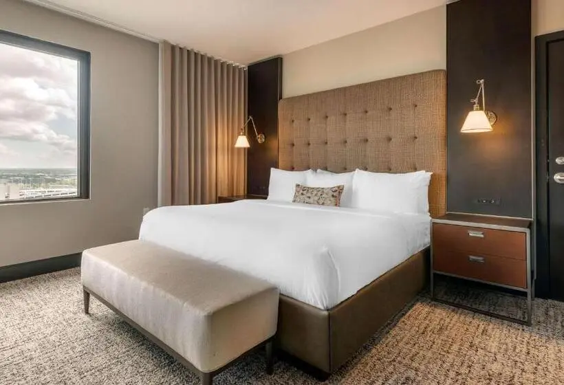キングサイズベッドのスイートルーム, Cambria Hotel Houston Downtown Convention Center