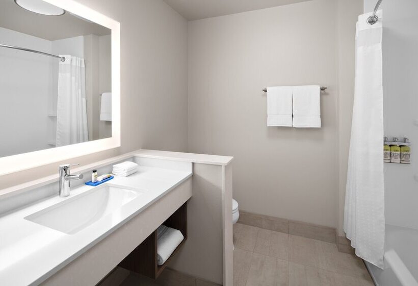 Номер Стандарт, Holiday Inn Express & Suites   Elkhorn   Lake Geneva Area, An Ihg