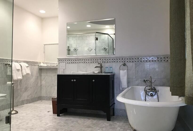 سوئیت ریاست جمهوری 2 خوابه, Eastover Estate & Eco Village