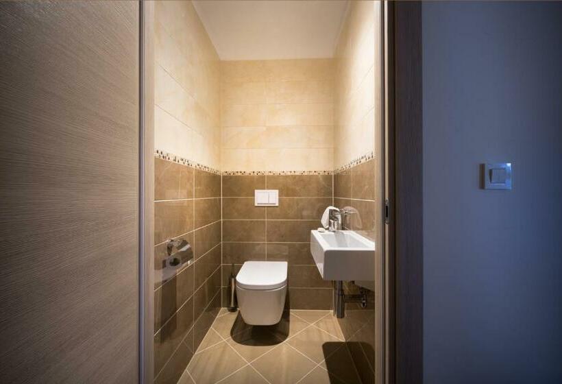 سوئیت با بالکن, Remisens Casa Rosa Hotel Metropol Annexe