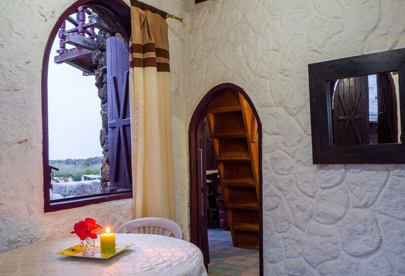 חדר משפחתי, El Castillo Galapagos