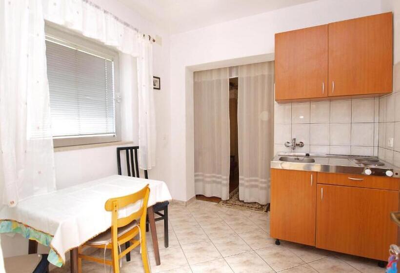 스탠다드 스튜디오, Apartment Ana 1068