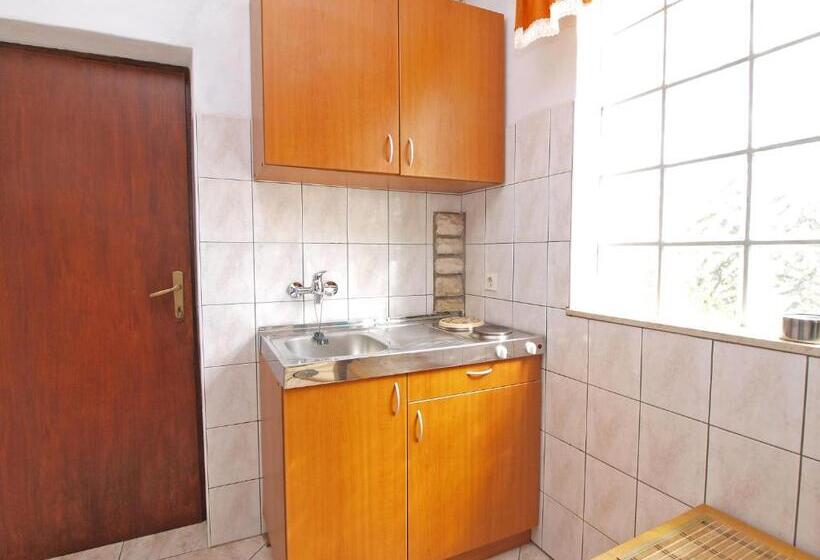 스탠다드 스튜디오, Apartment Ana 1068