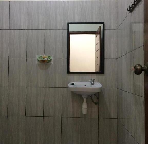 اتاق استاندارد, D Batur