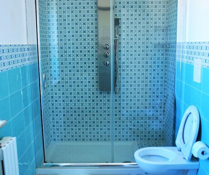 חדר פרמיום לשלושה, Puteoli House