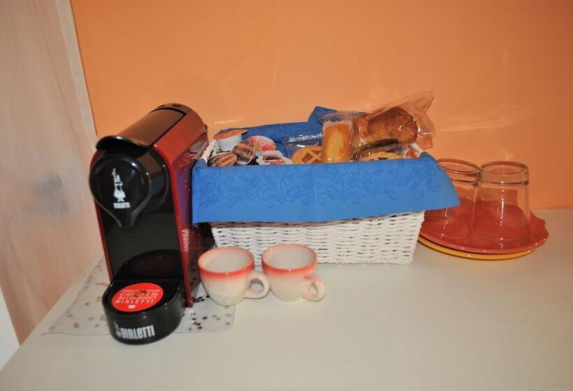 חדר פרמיום לשלושה, Puteoli House