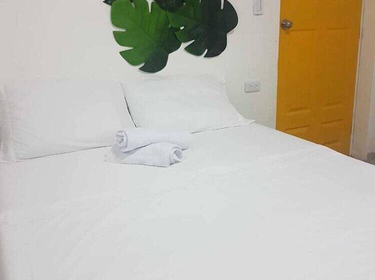 חדר אקונומי, Cacica Hostel