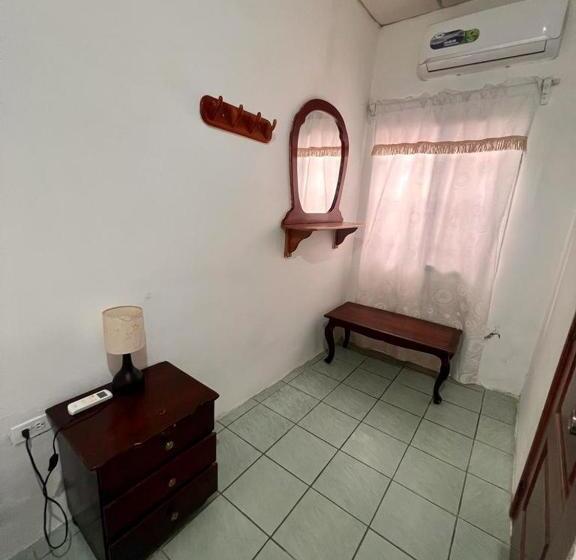 اتاق لوکس, Hostal Villamil