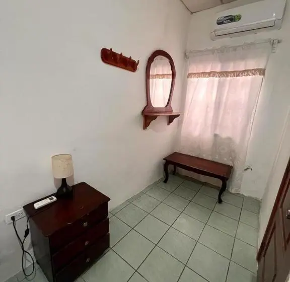 اتاق لوکس, Hostal Villamil