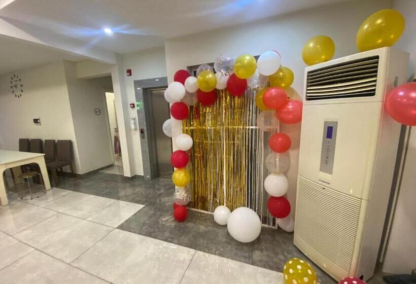 اتاق لوکس با بالکن, Batum