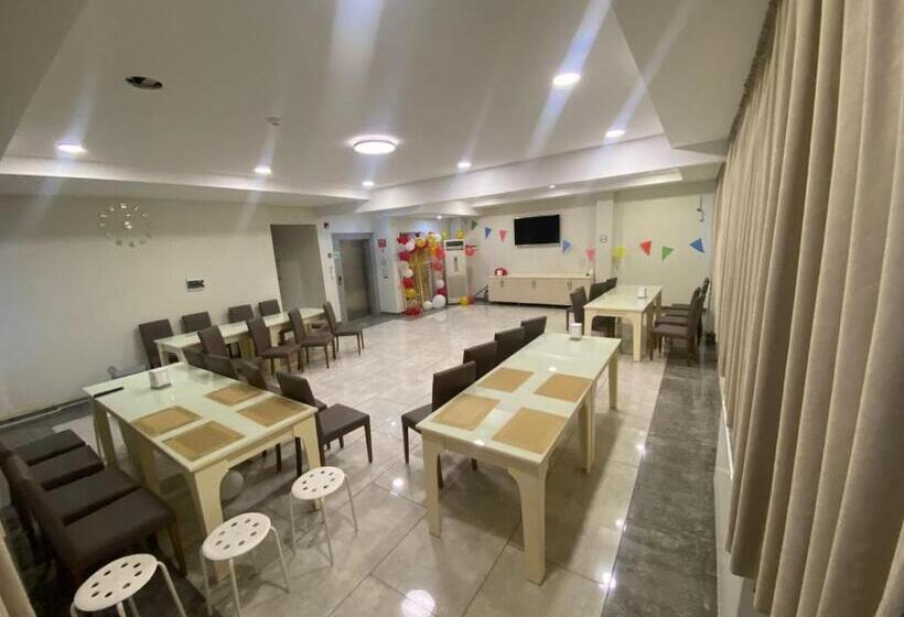 اتاق لوکس با بالکن, Batum