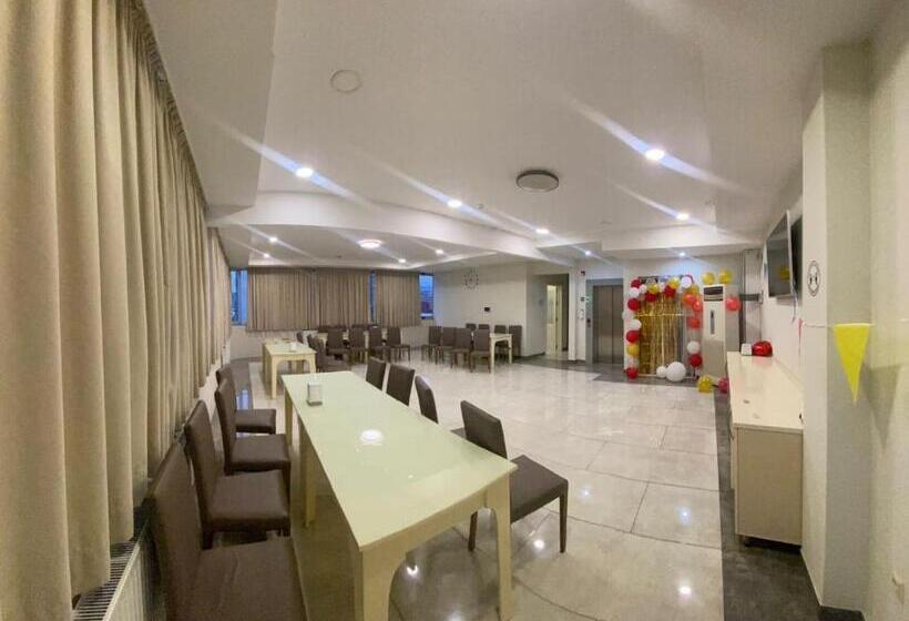 اتاق لوکس با بالکن, Batum