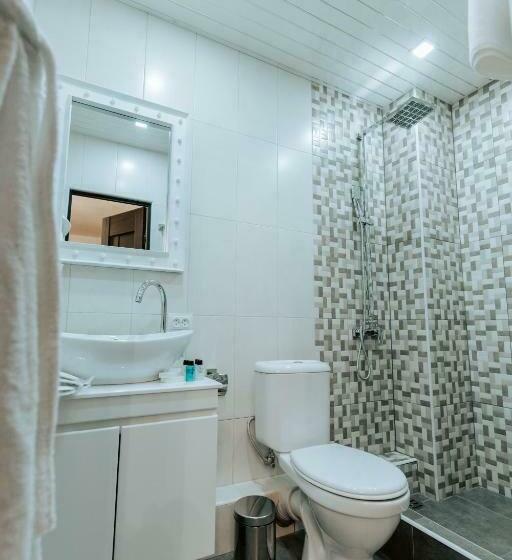 스탠다드 룸, Castle Family