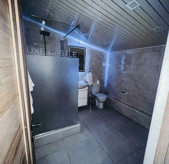 패밀리 룸, Castle Family