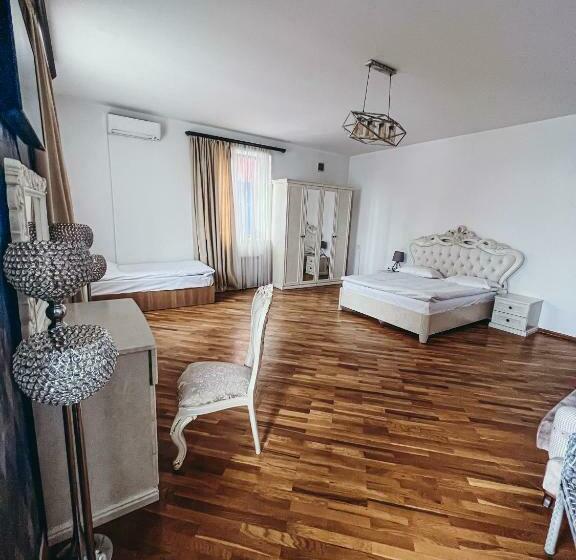 패밀리 스위트, Castle Family