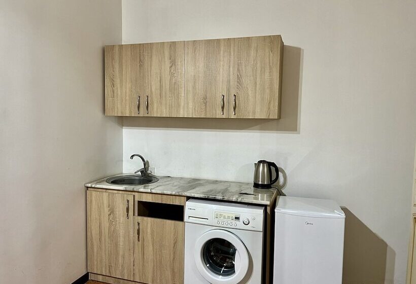 스탠다드 룸, Castle Family