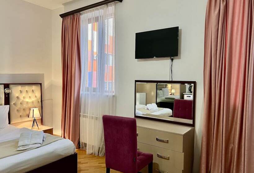 스탠다드 룸, Castle Family