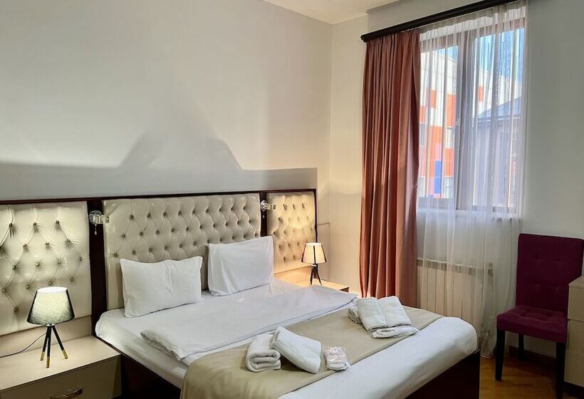 스탠다드 룸, Castle Family