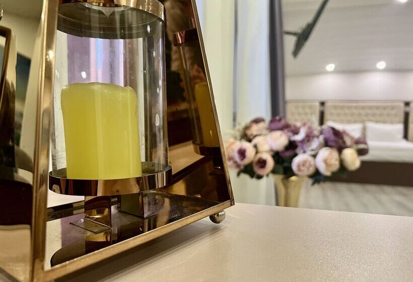 디럭스 룸, Castle Family