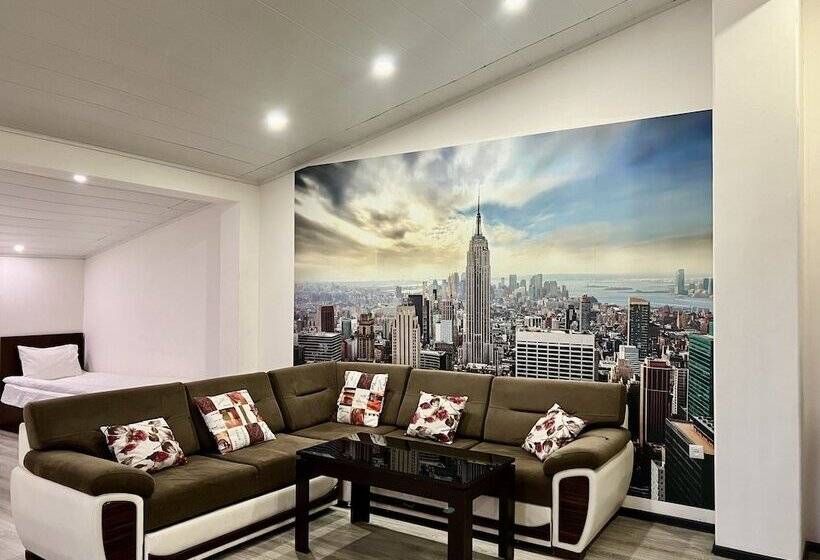 디럭스 룸, Castle Family