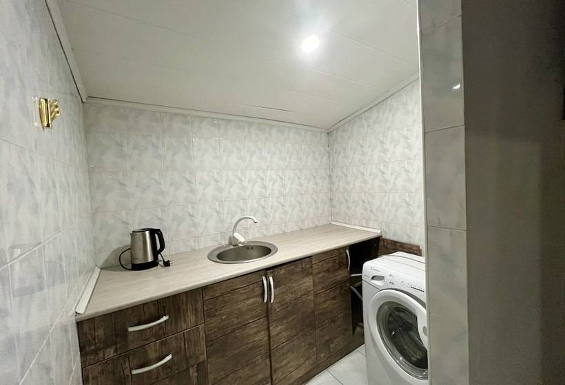 디럭스 룸, Castle Family