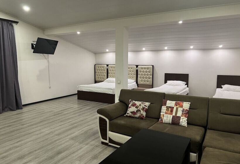 디럭스 룸, Castle Family