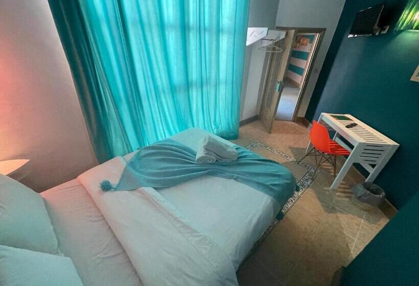 اتاق استاندارد, Mama Souiri