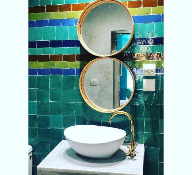 اتاق سوپریور, Mama Souiri